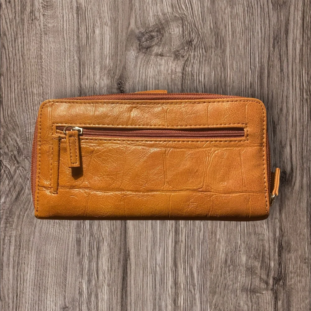 NWOT Mundi Brown Crocodile-Embossed Wallet